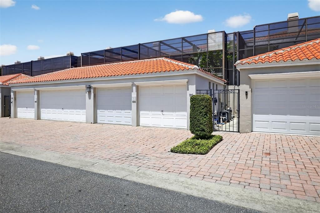 Под контрактом: $1,050,000 (3 спален, 3 ванн, 2675 Квадратных фут)