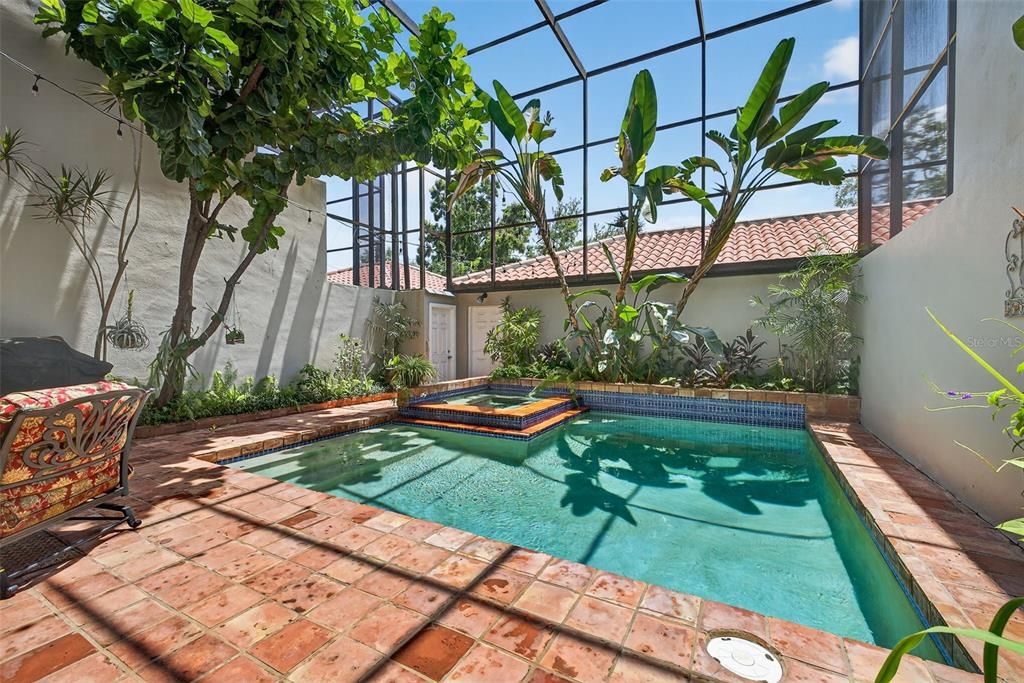 Под контрактом: $1,050,000 (3 спален, 3 ванн, 2675 Квадратных фут)