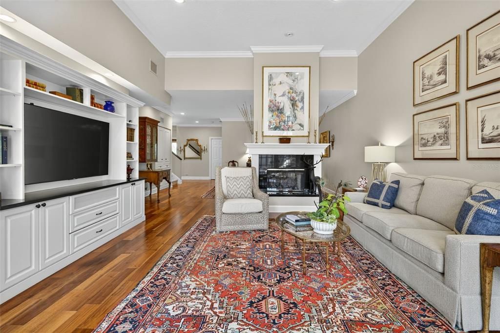 Под контрактом: $1,050,000 (3 спален, 3 ванн, 2675 Квадратных фут)