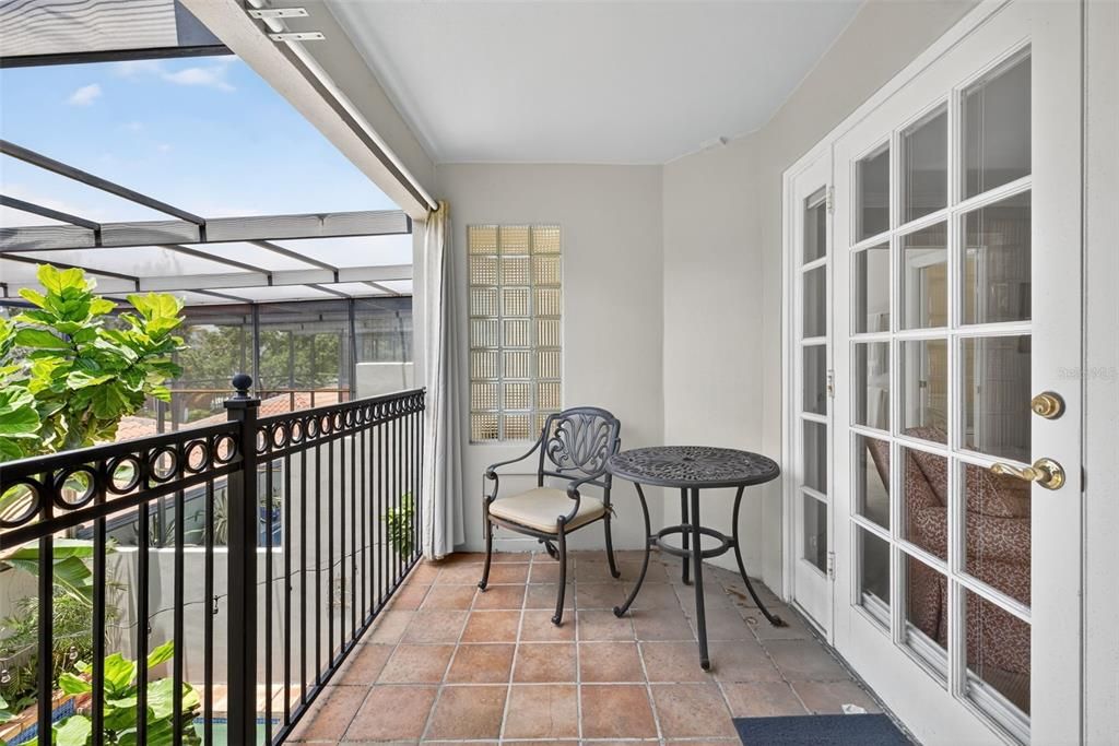 Под контрактом: $1,050,000 (3 спален, 3 ванн, 2675 Квадратных фут)