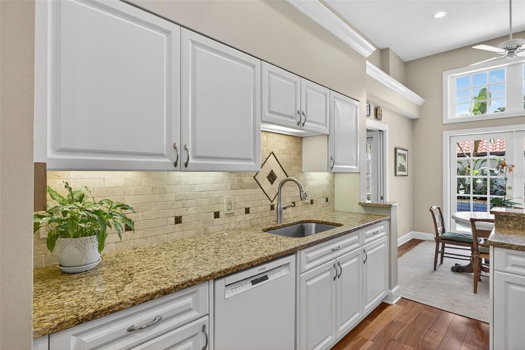 Под контрактом: $1,050,000 (3 спален, 3 ванн, 2675 Квадратных фут)