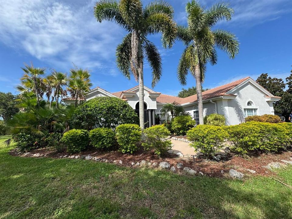 Active With Contract: $999,000 (4 beds, 3 baths, 2770 Square Feet)