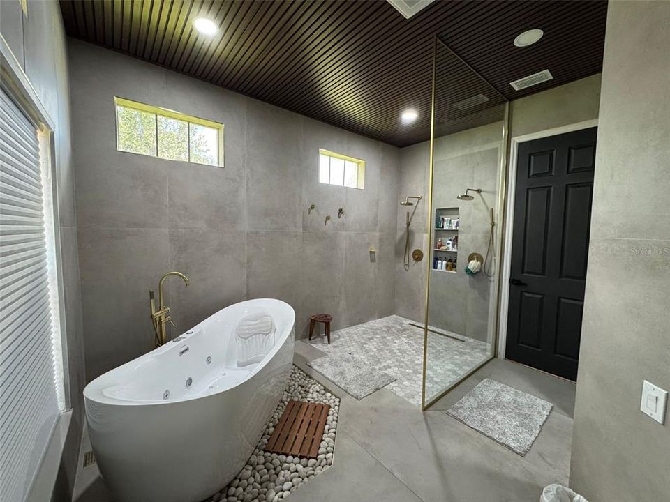 Active With Contract: $999,000 (4 beds, 3 baths, 2770 Square Feet)