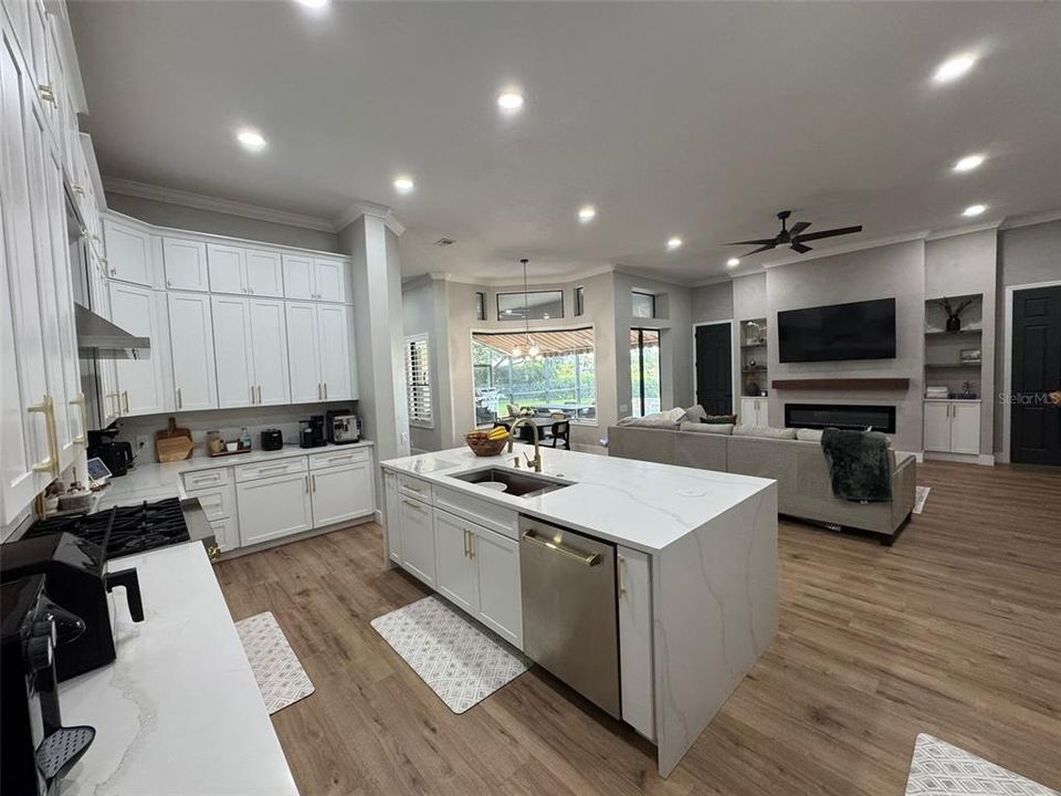 Active With Contract: $999,000 (4 beds, 3 baths, 2770 Square Feet)