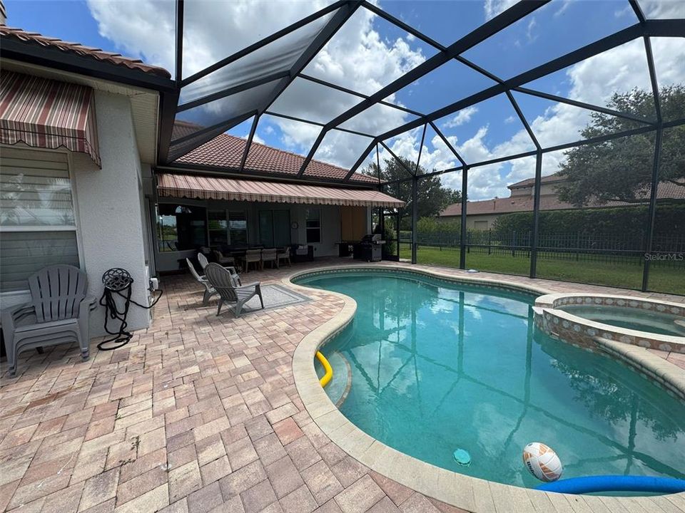 Active With Contract: $999,000 (4 beds, 3 baths, 2770 Square Feet)