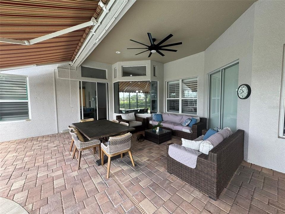 Active With Contract: $999,000 (4 beds, 3 baths, 2770 Square Feet)