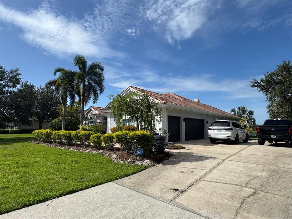 Active With Contract: $999,000 (4 beds, 3 baths, 2770 Square Feet)