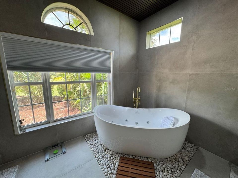 Active With Contract: $999,000 (4 beds, 3 baths, 2770 Square Feet)