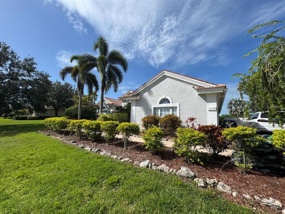 Active With Contract: $999,000 (4 beds, 3 baths, 2770 Square Feet)