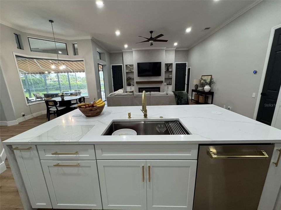 Active With Contract: $999,000 (4 beds, 3 baths, 2770 Square Feet)