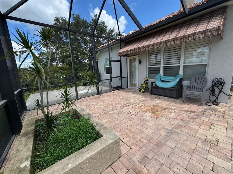 Active With Contract: $999,000 (4 beds, 3 baths, 2770 Square Feet)