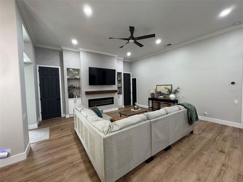 Active With Contract: $999,000 (4 beds, 3 baths, 2770 Square Feet)