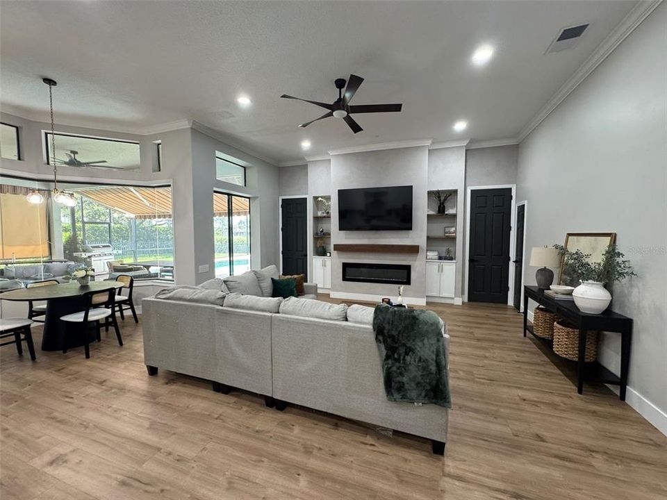 Active With Contract: $999,000 (4 beds, 3 baths, 2770 Square Feet)