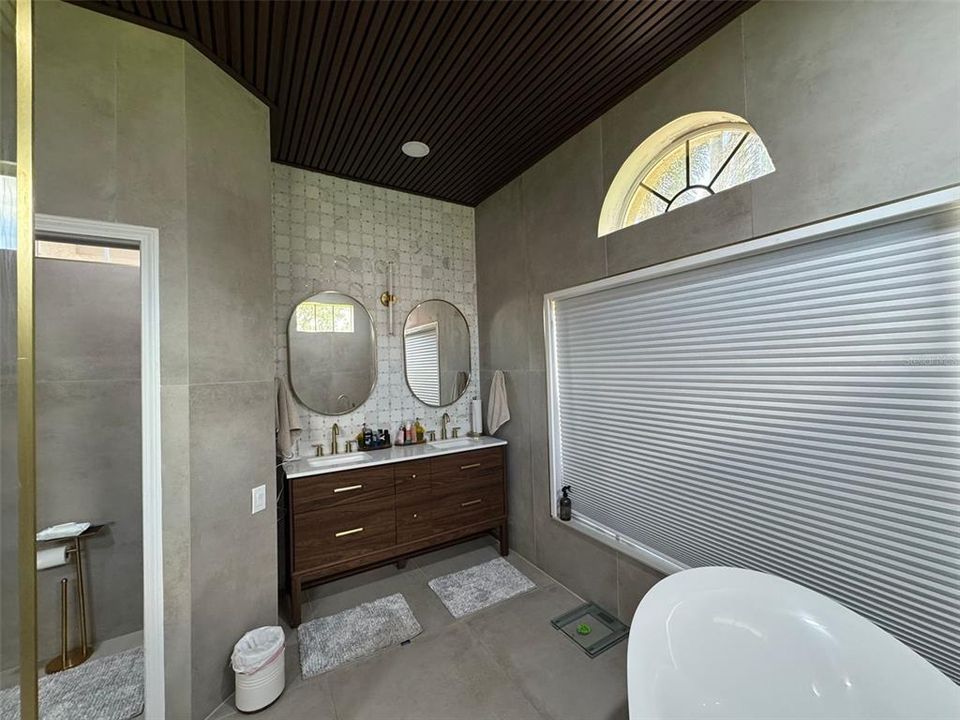 Active With Contract: $999,000 (4 beds, 3 baths, 2770 Square Feet)