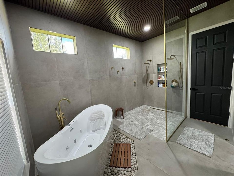 Active With Contract: $999,000 (4 beds, 3 baths, 2770 Square Feet)