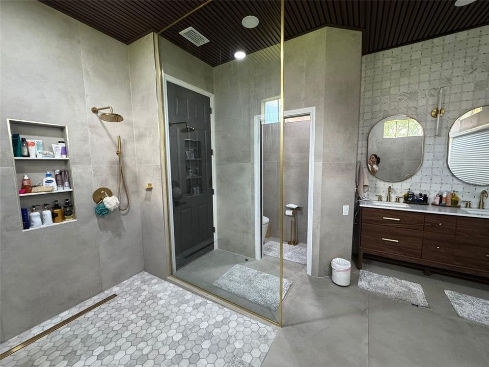 Active With Contract: $999,000 (4 beds, 3 baths, 2770 Square Feet)