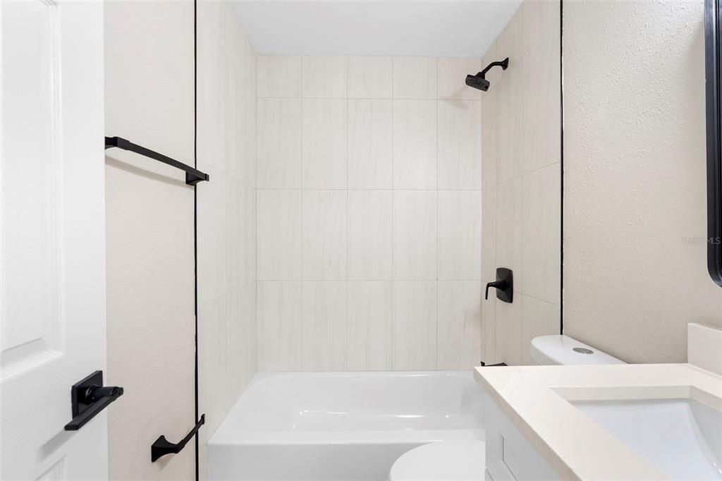 合同活跃: $420,000 (4 贝兹, 3 浴室, 1499 平方英尺)