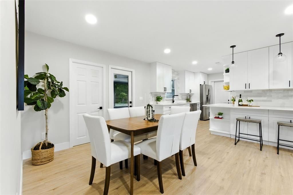 合同活跃: $420,000 (4 贝兹, 3 浴室, 1499 平方英尺)