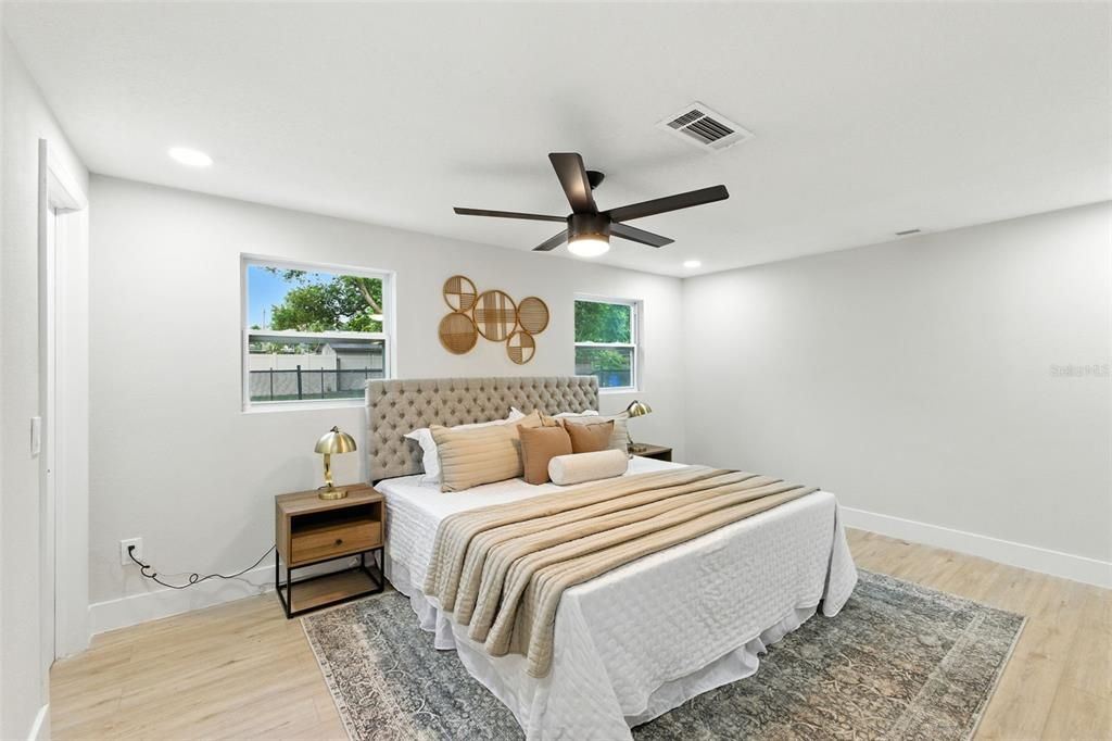 合同活跃: $420,000 (4 贝兹, 3 浴室, 1499 平方英尺)