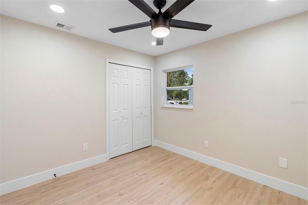 合同活跃: $420,000 (4 贝兹, 3 浴室, 1499 平方英尺)