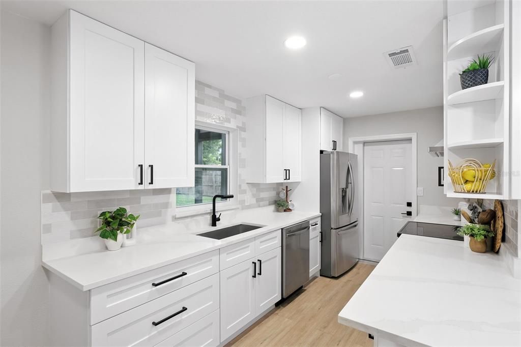 合同活跃: $420,000 (4 贝兹, 3 浴室, 1499 平方英尺)