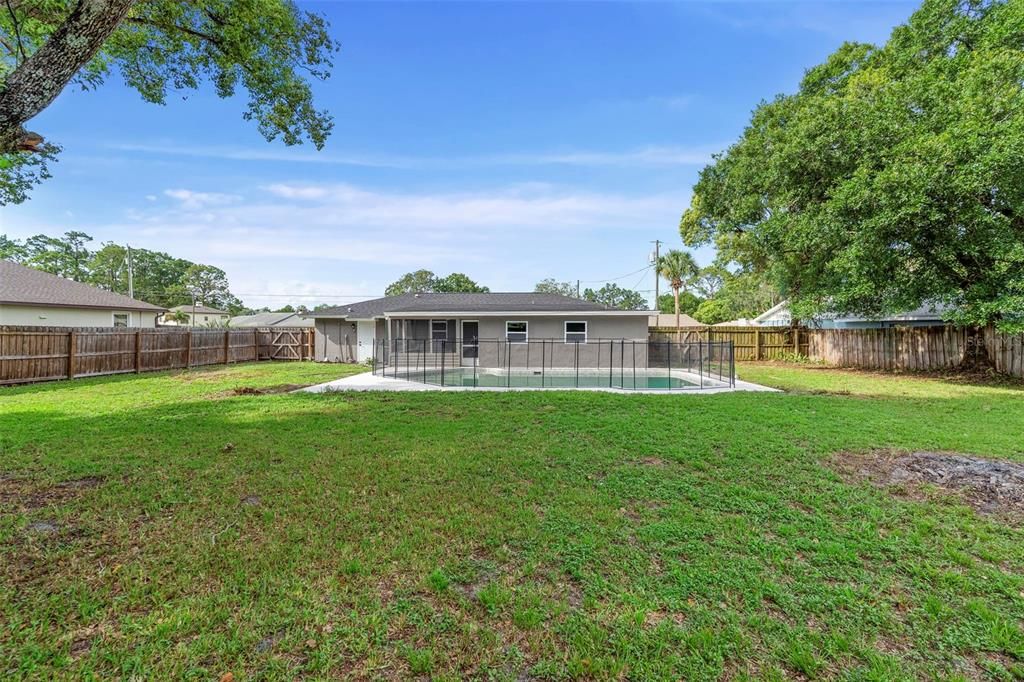 合同活跃: $420,000 (4 贝兹, 3 浴室, 1499 平方英尺)