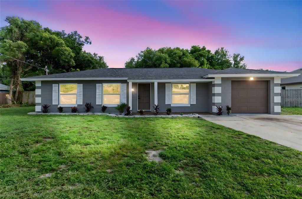 合同活跃: $420,000 (4 贝兹, 3 浴室, 1499 平方英尺)