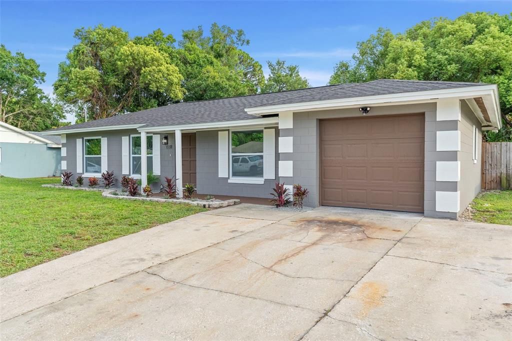 合同活跃: $420,000 (4 贝兹, 3 浴室, 1499 平方英尺)