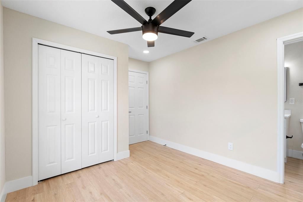 合同活跃: $420,000 (4 贝兹, 3 浴室, 1499 平方英尺)