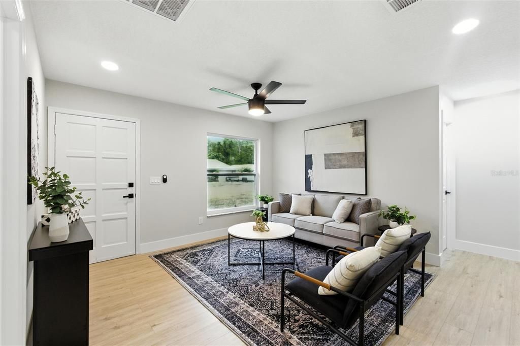 合同活跃: $420,000 (4 贝兹, 3 浴室, 1499 平方英尺)