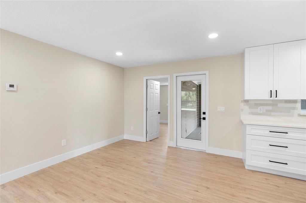 合同活跃: $420,000 (4 贝兹, 3 浴室, 1499 平方英尺)