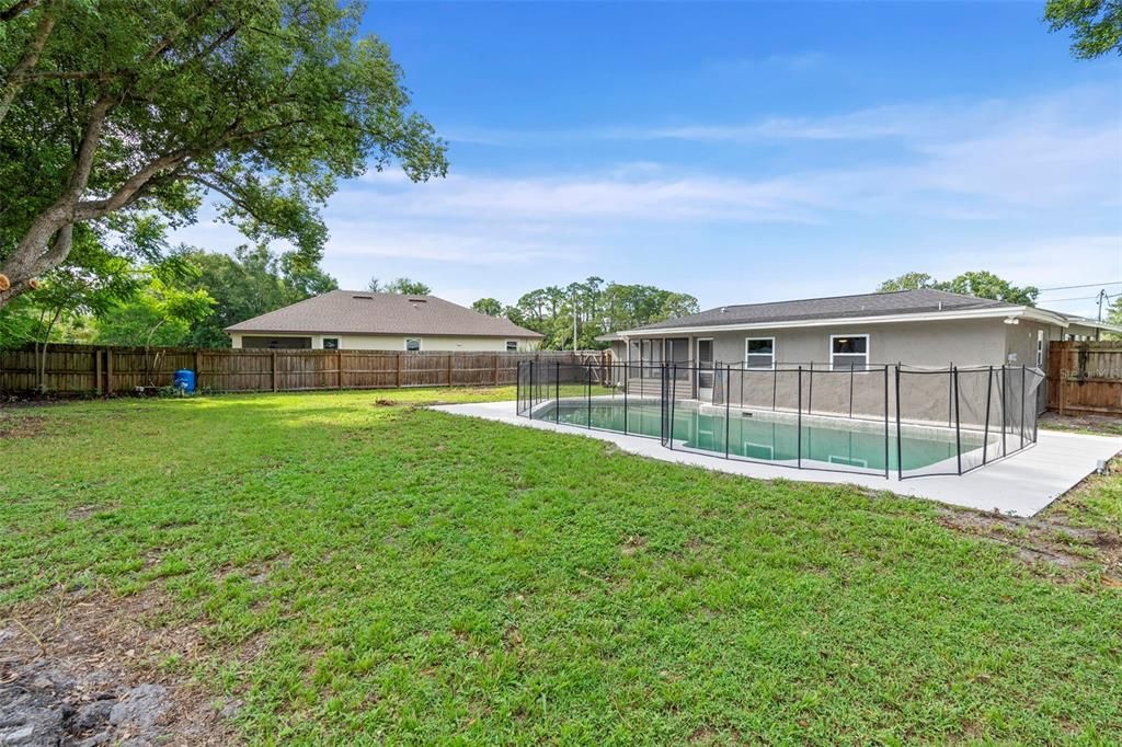 合同活跃: $420,000 (4 贝兹, 3 浴室, 1499 平方英尺)