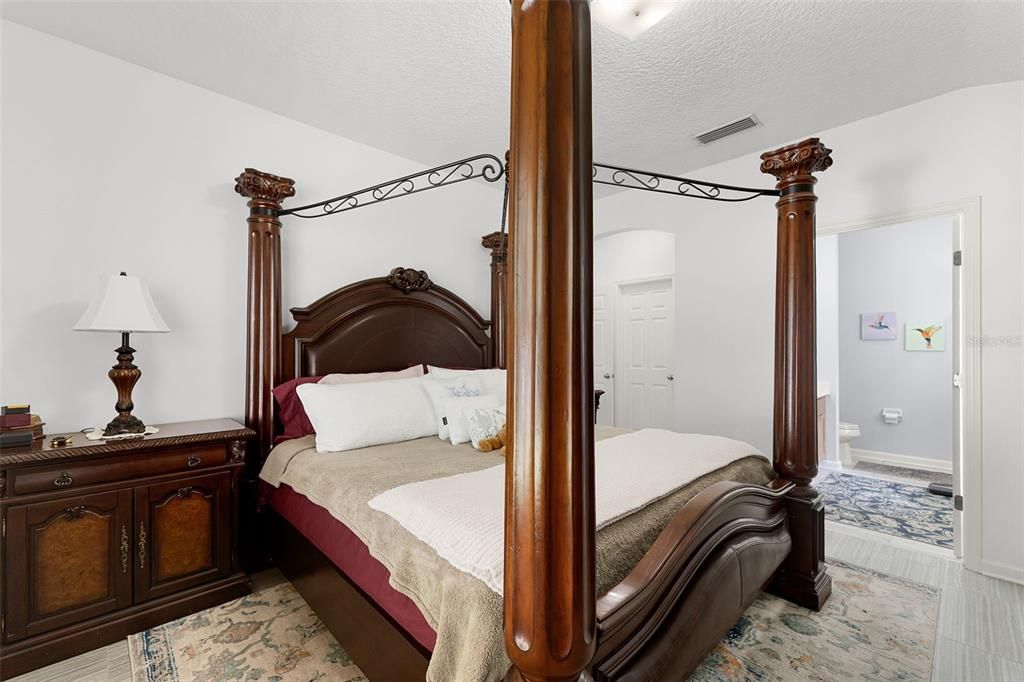 Activo con contrato: $258,900 (3 camas, 2 baños, 1437 Pies cuadrados)