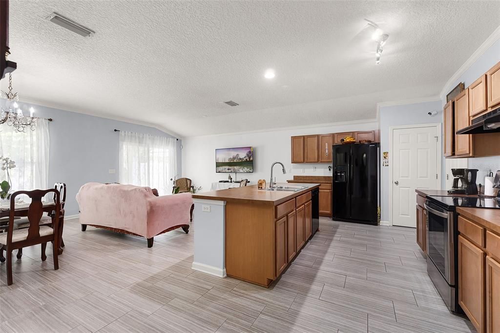 Activo con contrato: $258,900 (3 camas, 2 baños, 1437 Pies cuadrados)