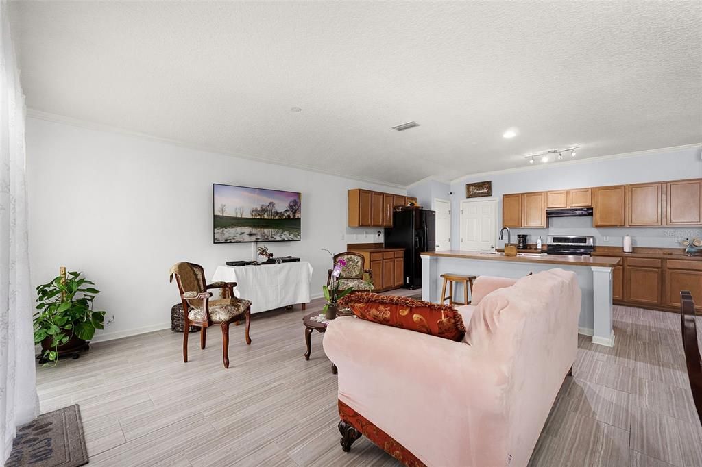 Activo con contrato: $258,900 (3 camas, 2 baños, 1437 Pies cuadrados)