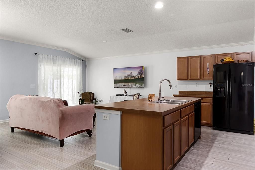 Activo con contrato: $258,900 (3 camas, 2 baños, 1437 Pies cuadrados)