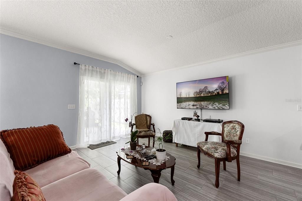 Activo con contrato: $258,900 (3 camas, 2 baños, 1437 Pies cuadrados)