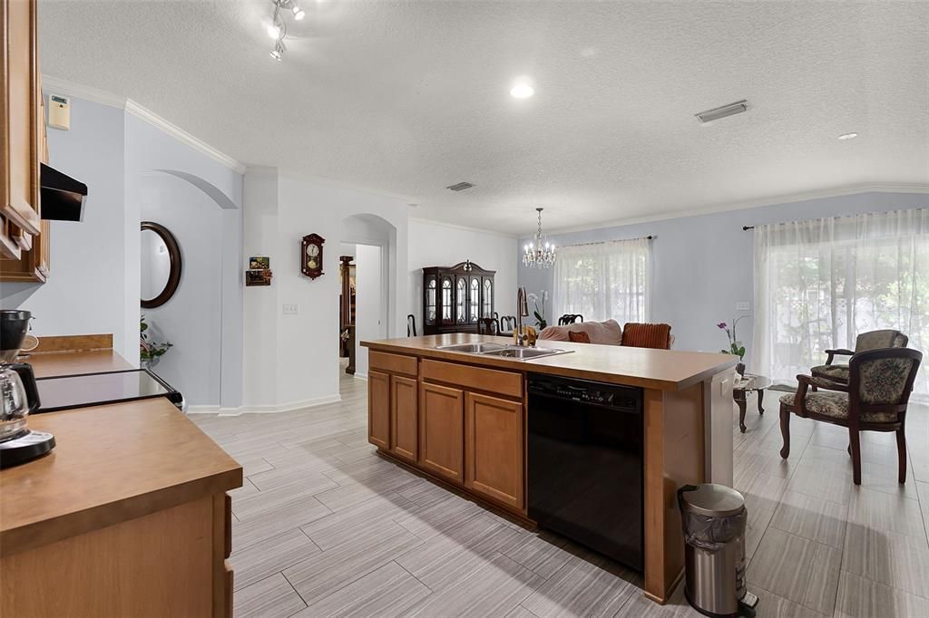 Activo con contrato: $258,900 (3 camas, 2 baños, 1437 Pies cuadrados)