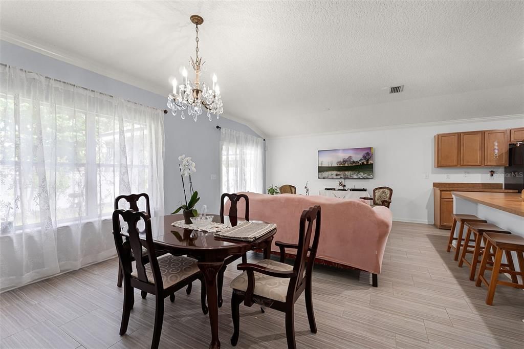 Activo con contrato: $258,900 (3 camas, 2 baños, 1437 Pies cuadrados)