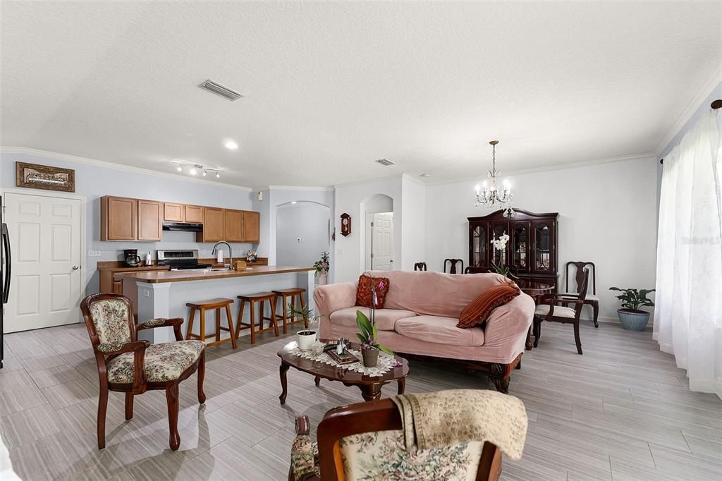 Activo con contrato: $258,900 (3 camas, 2 baños, 1437 Pies cuadrados)