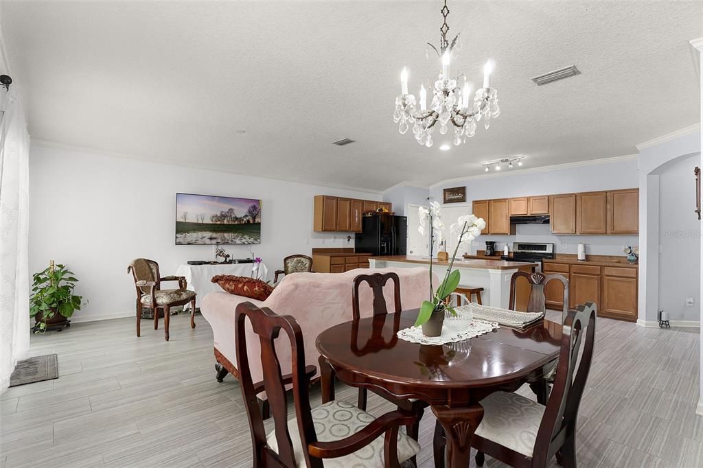 Activo con contrato: $258,900 (3 camas, 2 baños, 1437 Pies cuadrados)