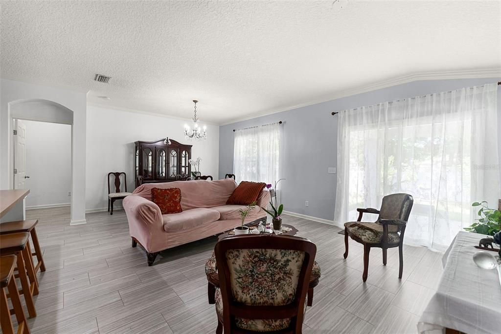 Activo con contrato: $258,900 (3 camas, 2 baños, 1437 Pies cuadrados)