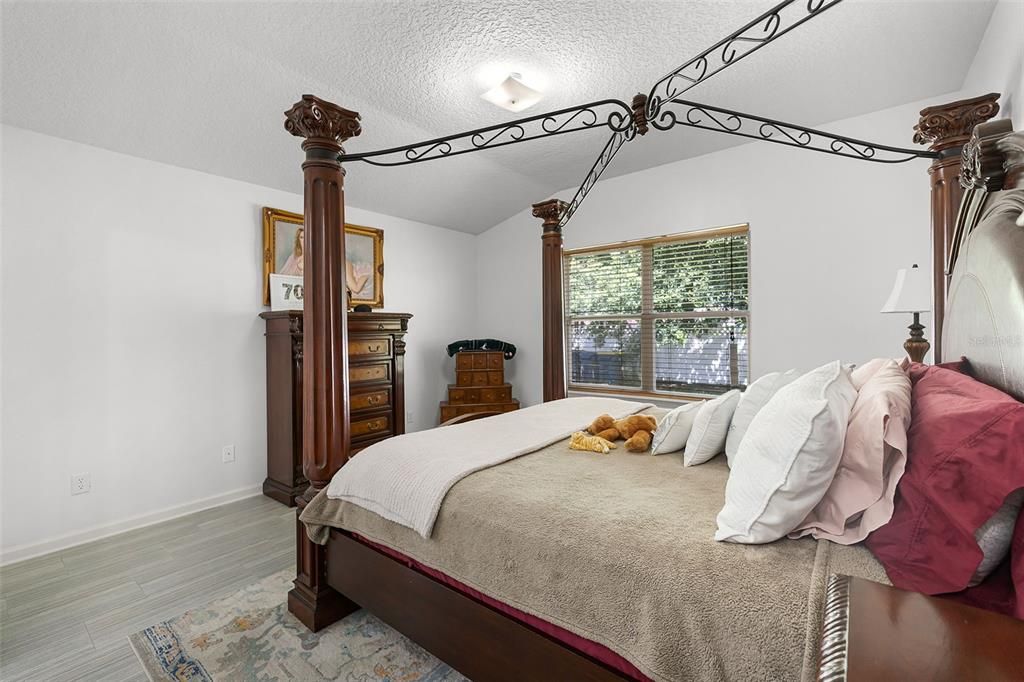 Activo con contrato: $258,900 (3 camas, 2 baños, 1437 Pies cuadrados)