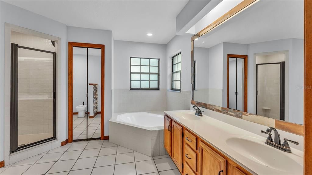 En Venta: $560,000 (4 camas, 3 baños, 3095 Pies cuadrados)