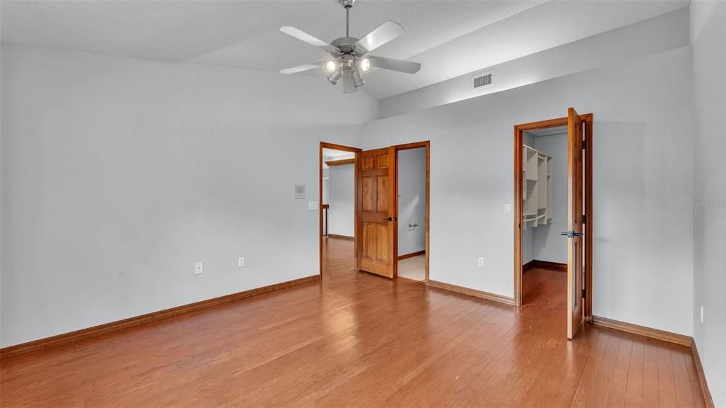 En Venta: $560,000 (4 camas, 3 baños, 3095 Pies cuadrados)