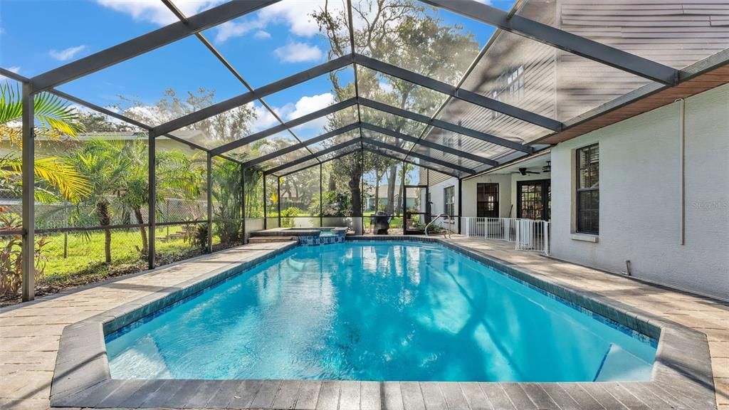 En Venta: $560,000 (4 camas, 3 baños, 3095 Pies cuadrados)