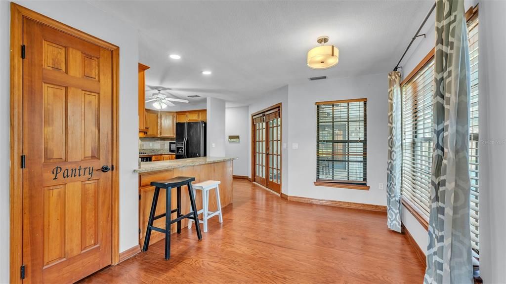 En Venta: $560,000 (4 camas, 3 baños, 3095 Pies cuadrados)