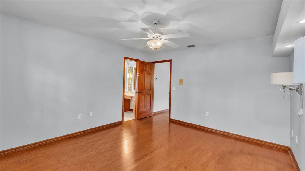 En Venta: $560,000 (4 camas, 3 baños, 3095 Pies cuadrados)