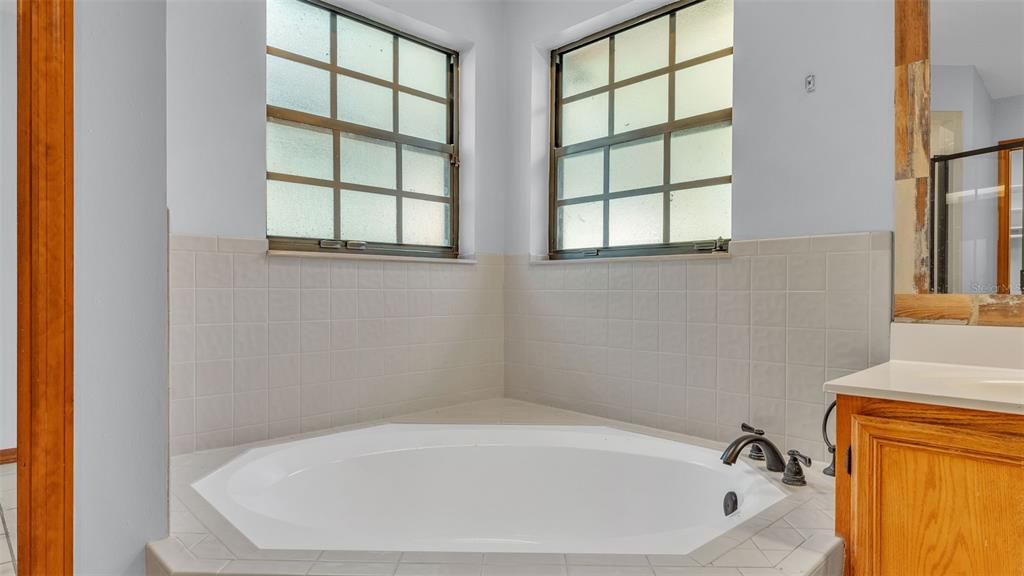 En Venta: $560,000 (4 camas, 3 baños, 3095 Pies cuadrados)