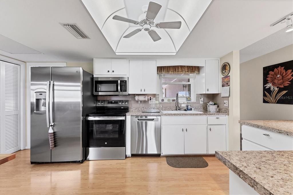 Active With Contract: $257,500 (2 beds, 2 baths, 1505 Square Feet)